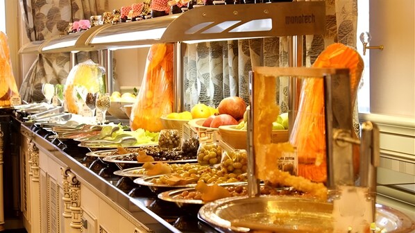 Daily buffet breakfast (EUR 8 per person)