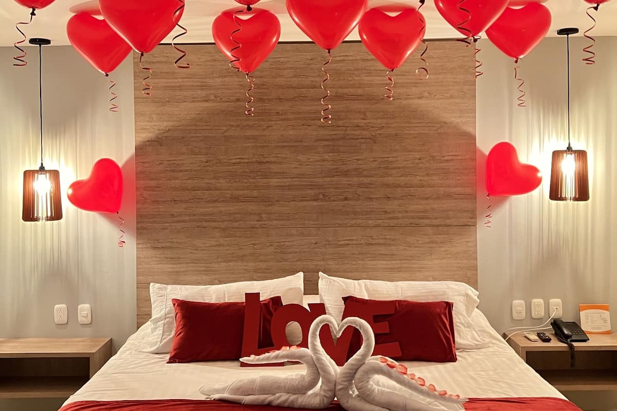 Standard Double Room | Minibar, in-room safe, desk, soundproofing