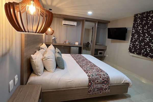 Standard Double Room | Minibar, in-room safe, desk, soundproofing