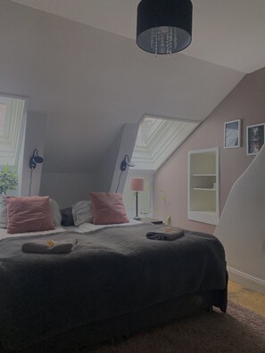 Comfort Double Room, Shared Bathroom | Blackout drapes, iron/ironing board, free WiFi