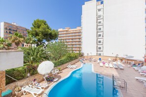 Outdoor pool, pool loungers - BLUESEA Arenal Tower (Llucmajor)