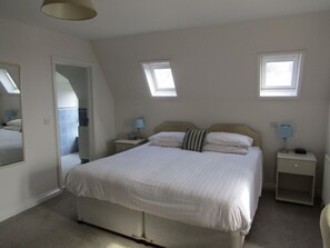 Chambre Supérieure Double ou avec lits jumeaux, salle de bains attenante (Room 8)
