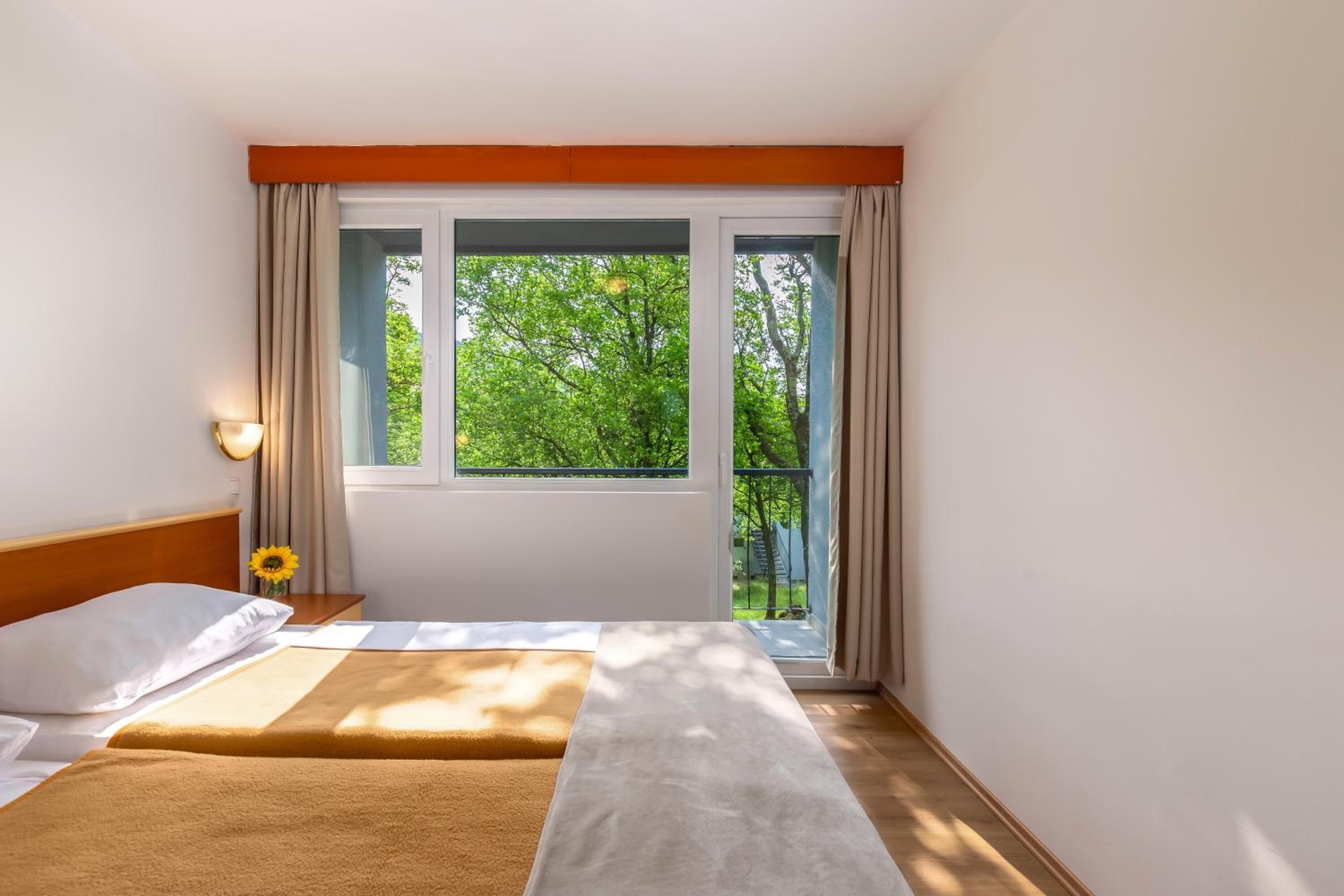 Standard Room, Balcony (Sea Side) | Desk, bed sheets