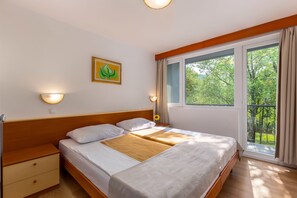 Rom – standard, balkong (Sea Side) | Skrivebord og sengetøy