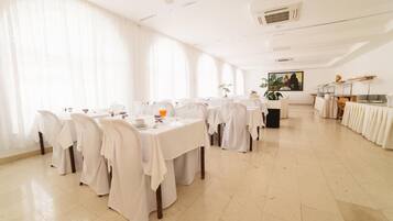 Desayuno buffet incluido todos los días