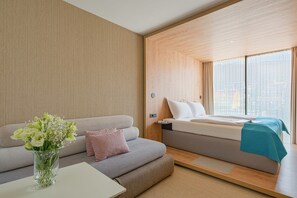 Minibar, Zimmersafe, Schreibtisch, laptopgeeigneter Arbeitsplatz