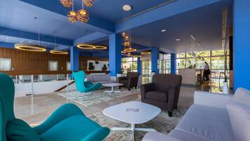 Coin salon dans le hall