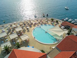 Indoor pool, 2 outdoor pools, sun loungers