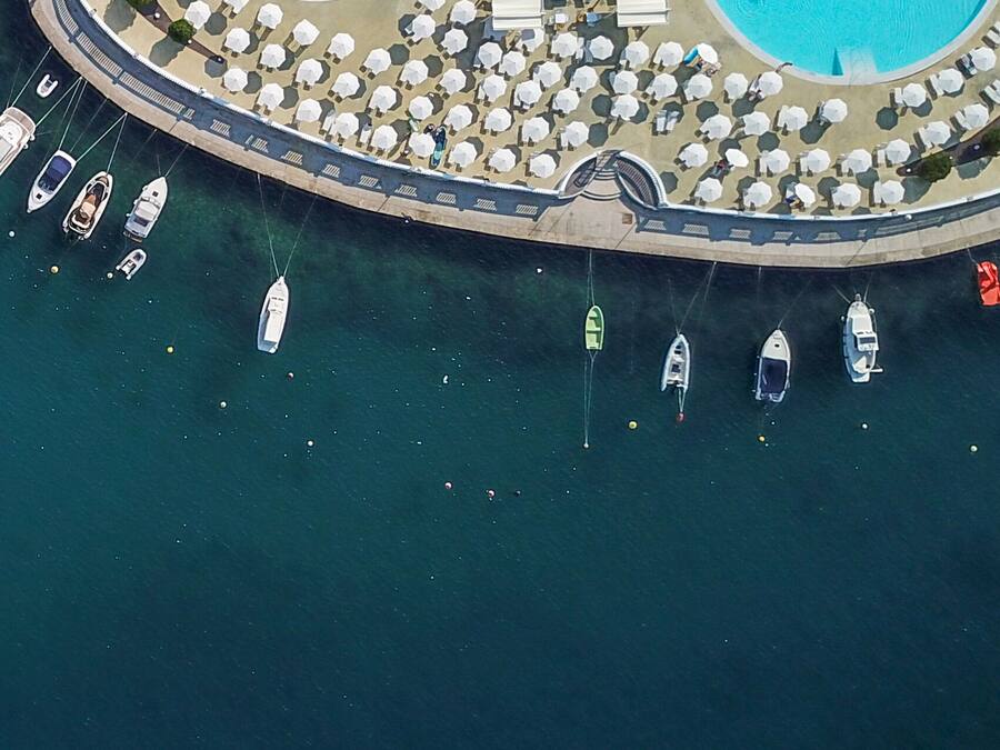 Indoor pool, 2 outdoor pools, pool loungers