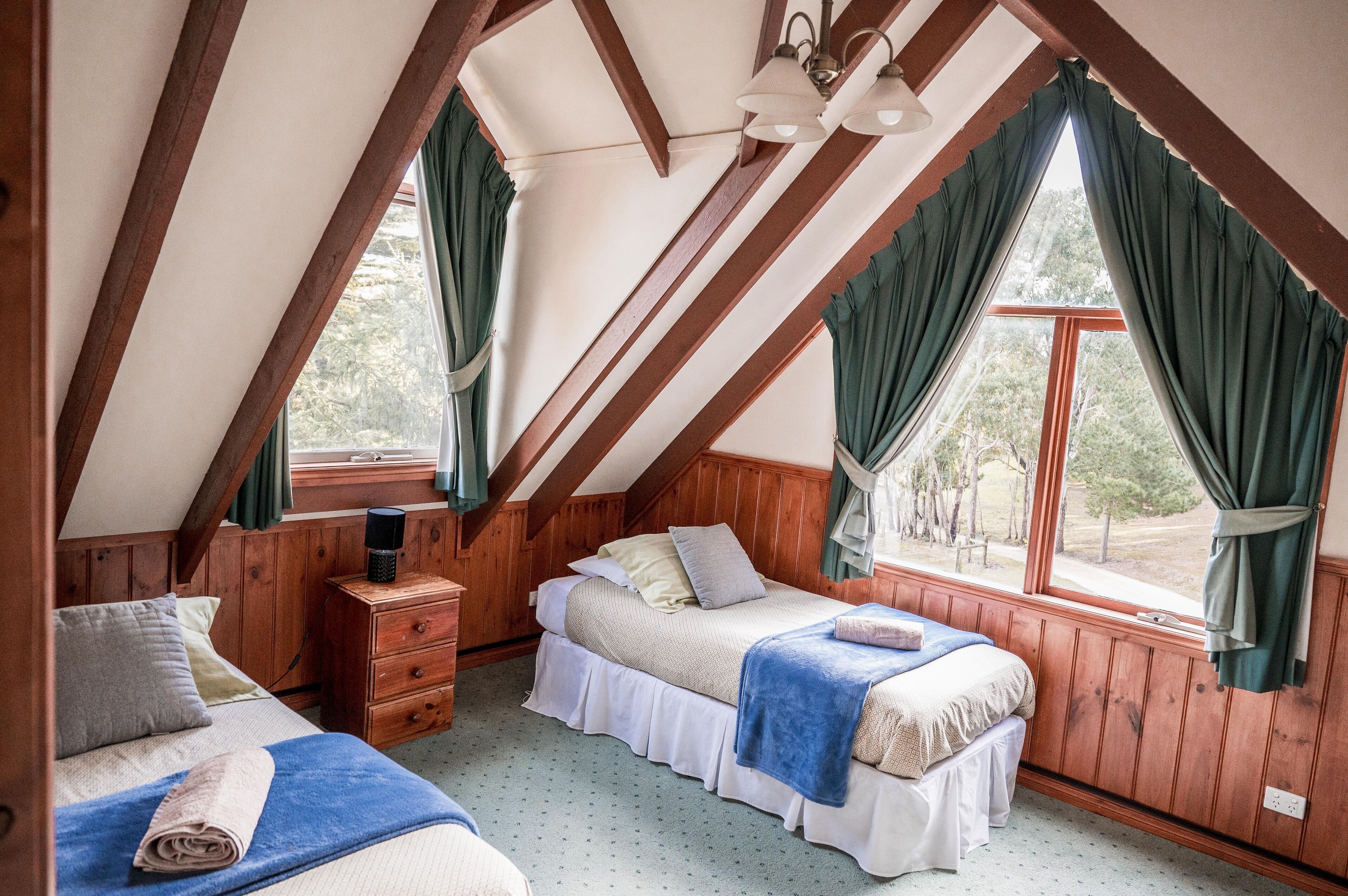 Standard Suite, 2 Bedrooms, Non Smoking, Kitchen (Valley View Cottage) | Soundproofing, iron/ironing board, free cribs/infant beds, rollaway beds