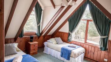 Standard Suite, 2 Bedrooms, Non Smoking, Kitchen (Valley View Cottage) | Soundproofing, iron/ironing board, free cribs/infant beds, rollaway beds