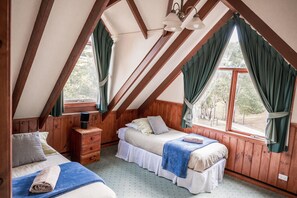 Suite estàndard, 2 dormitoris, no fumadors, cuina (Valley View Cottage) | Habitacions insonoritzades i planxa i posts de planxar 