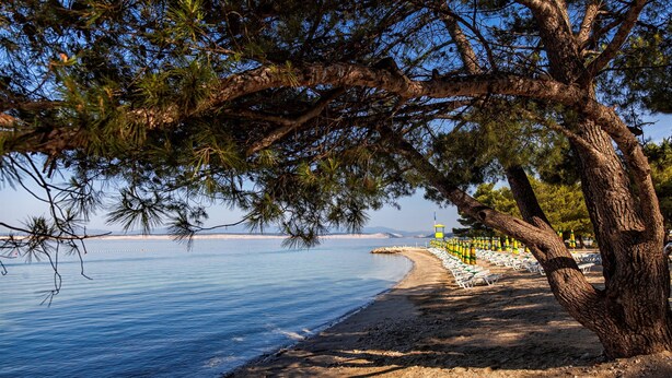 På stranden