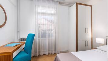 Standard Single Room | Living area