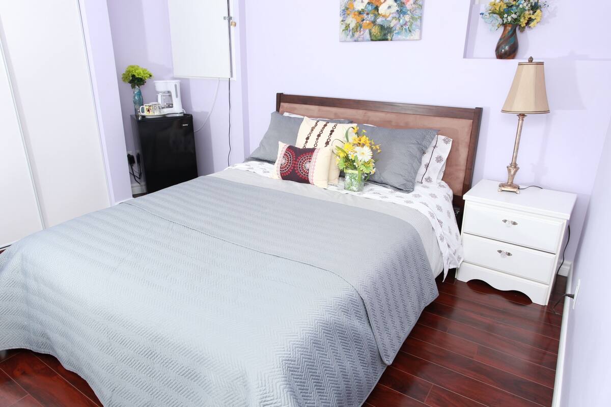 Quarto standard, 1 cama Queen, banheiro privativo (Downstairs Location)
