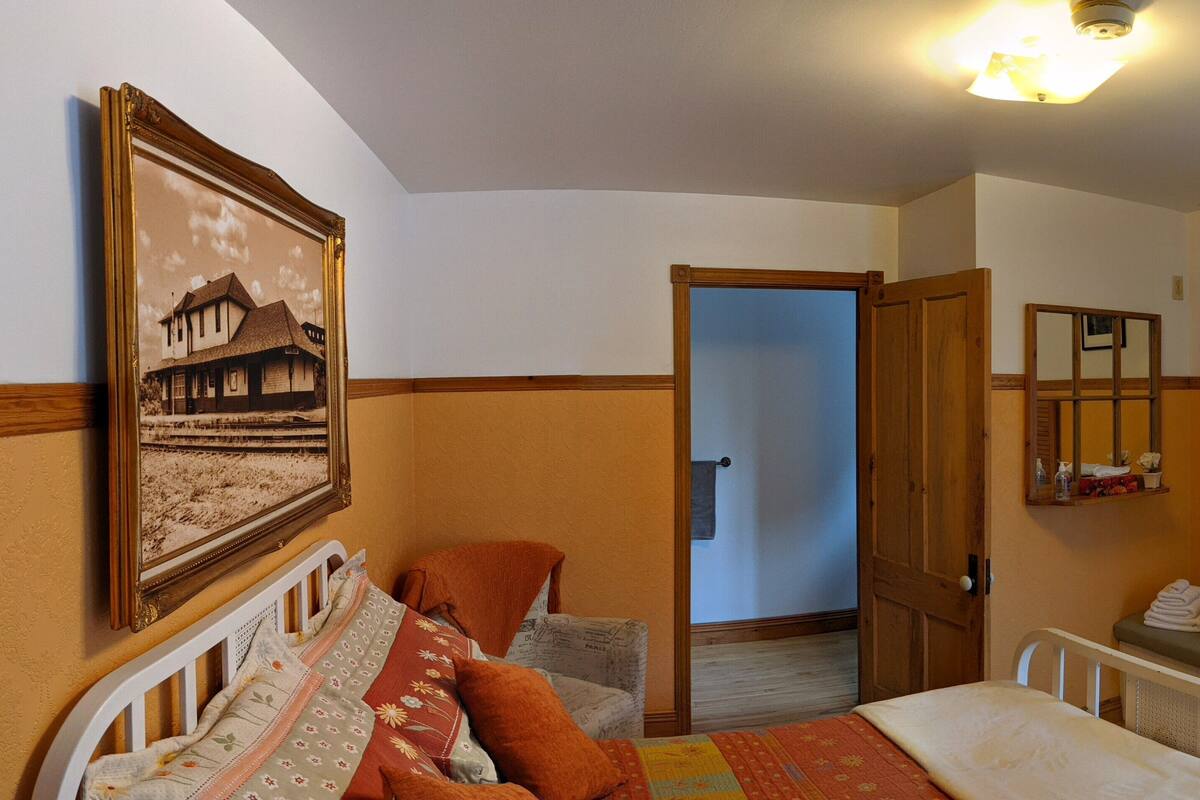 Standardzimmer, 1 Doppelbett (La Mont-Rolland) | 1 Schlafzimmer, schallisolierte Zimmer, kostenloses WLAN, Bettwäsche