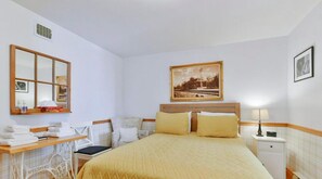 Standard Double Room, 1 Queen Bed