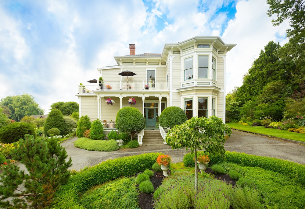 Fairholme Manor photo 2