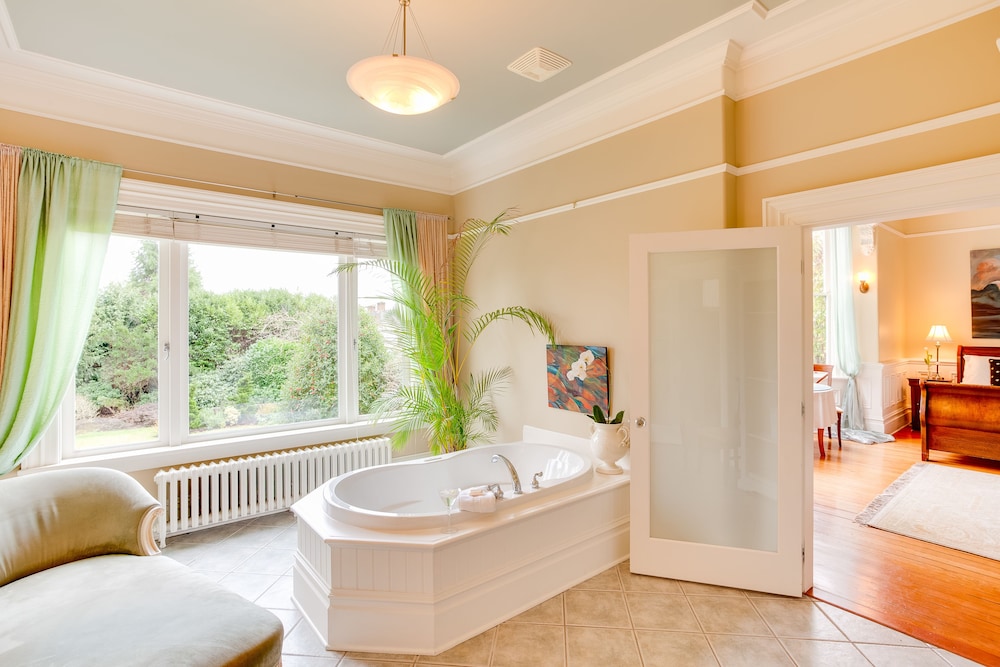 Fairholme Manor photo 3