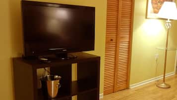 Room, 2 Queen Beds, Hardwood Floor