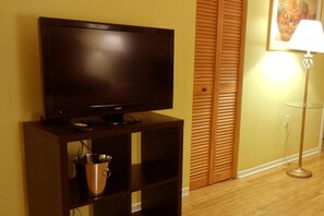Room, 2 Queen Beds, Hardwood Floor