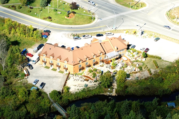 Aerial view - Hotel Alila (Morin Heights)