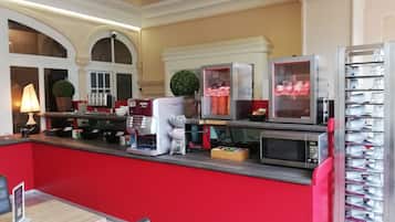Tägliches Frühstücksbuffet (11 CHF pro Person)