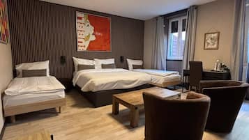 Standard-Vierbettzimmer, 1 Schlafzimmer, Blick auf den Innenhof