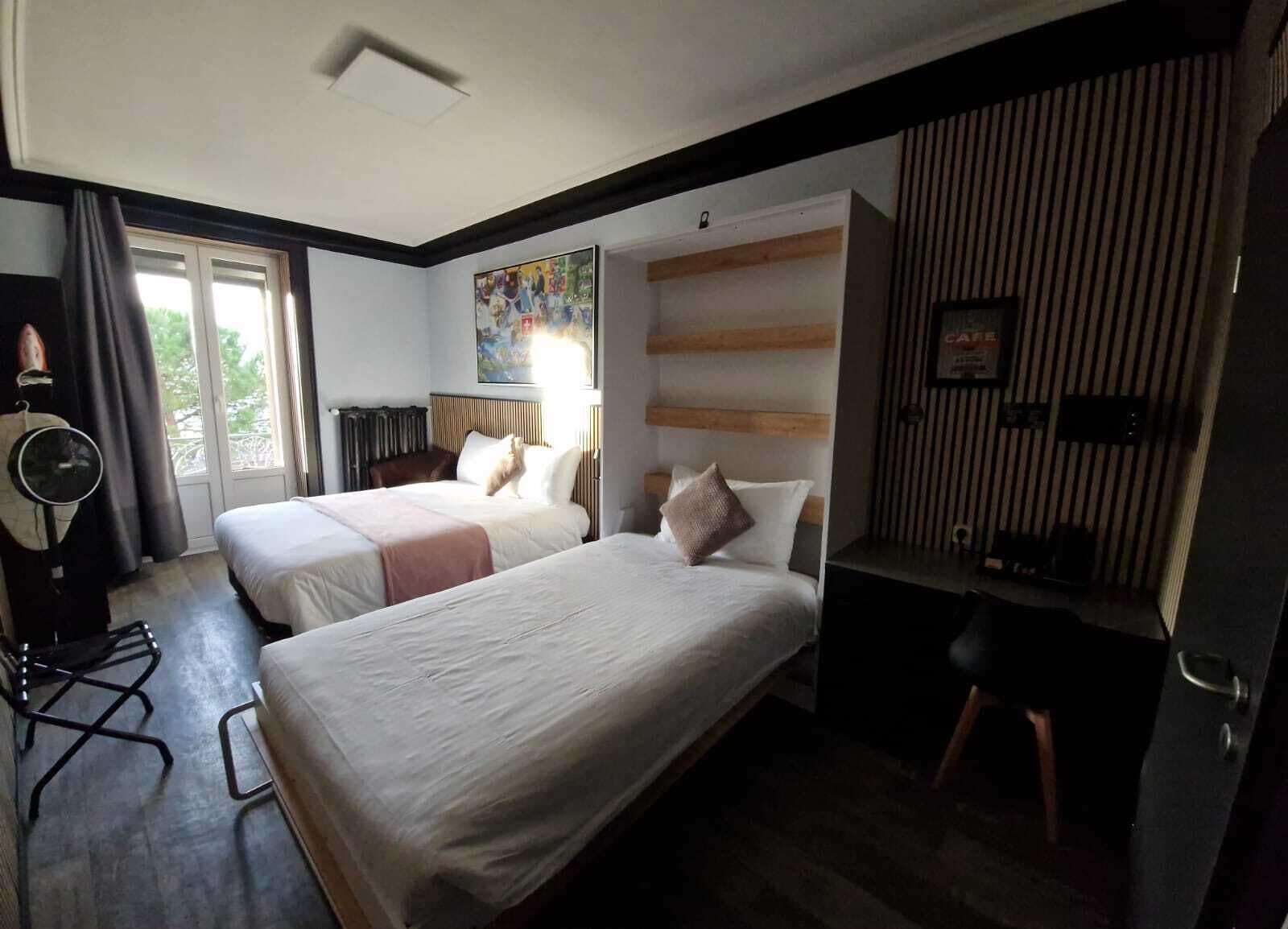 スタンダード ダブルまたはツインルーム バルコニー レイクビュー | セーフティボックス (室内)、デスク、アイロン / アイロン台、WiFi (無料)