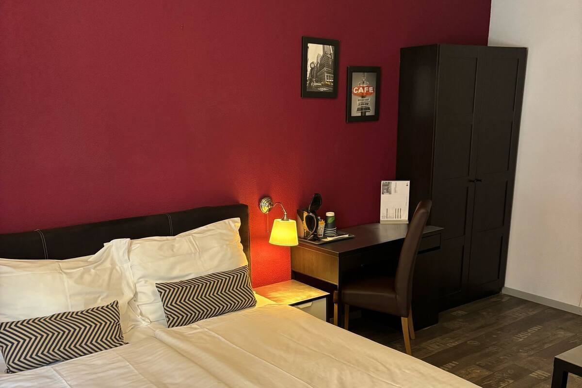 Standard Twin Room, Courtyard View | In-room safe, desk, iron/ironing board, WiFi (free)