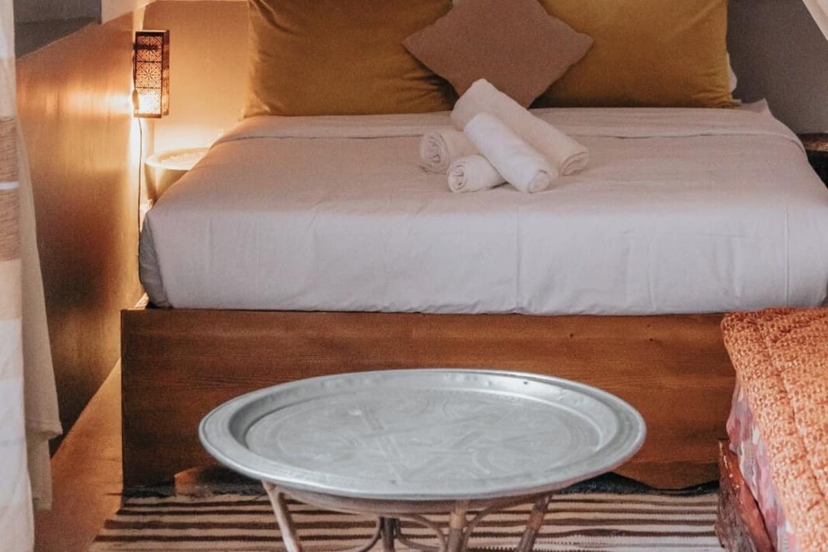 In-room safe, soundproofing, WiFi (free)