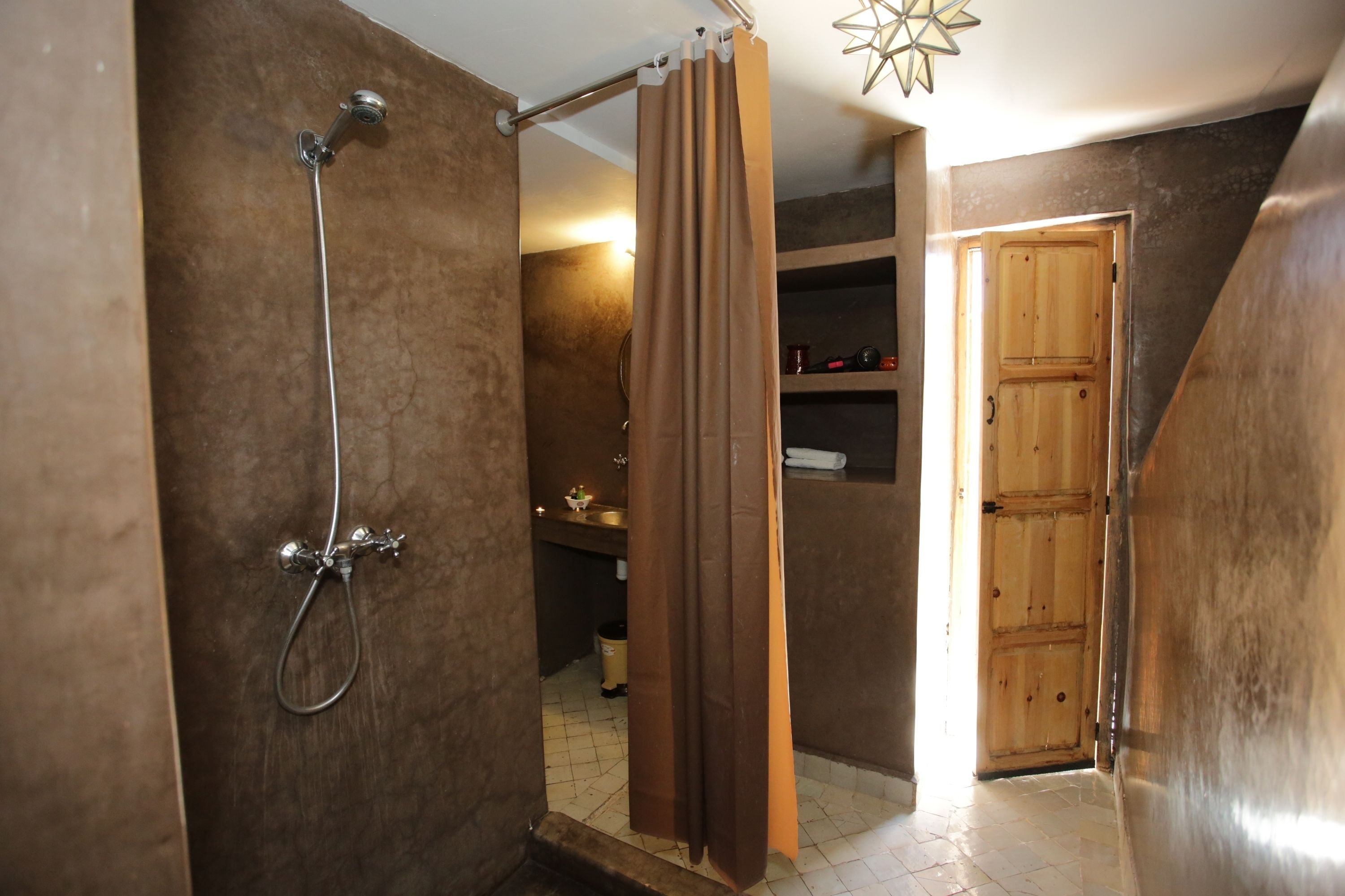 Foto - Riad white flowers