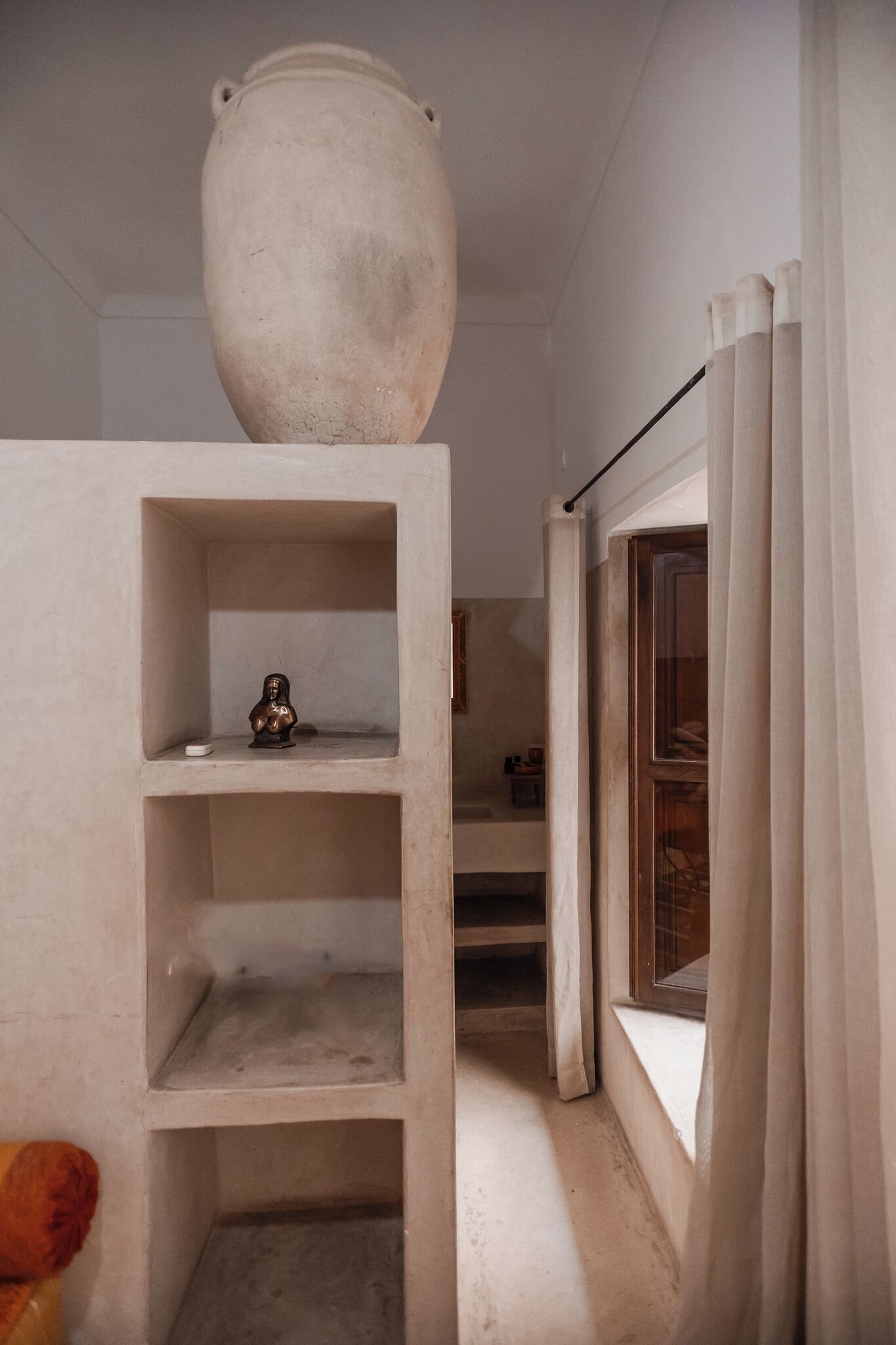 Photo - Riad White Flowers