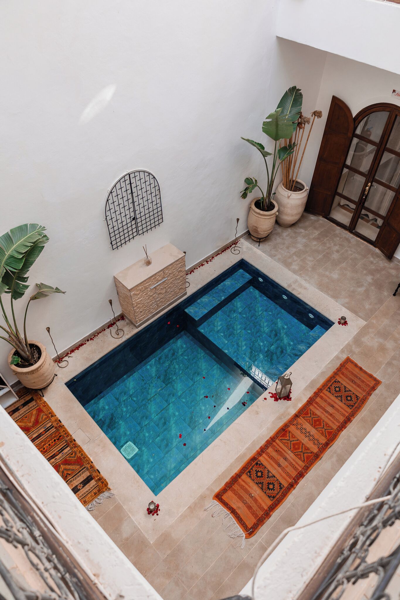 Photo - Riad White Flowers