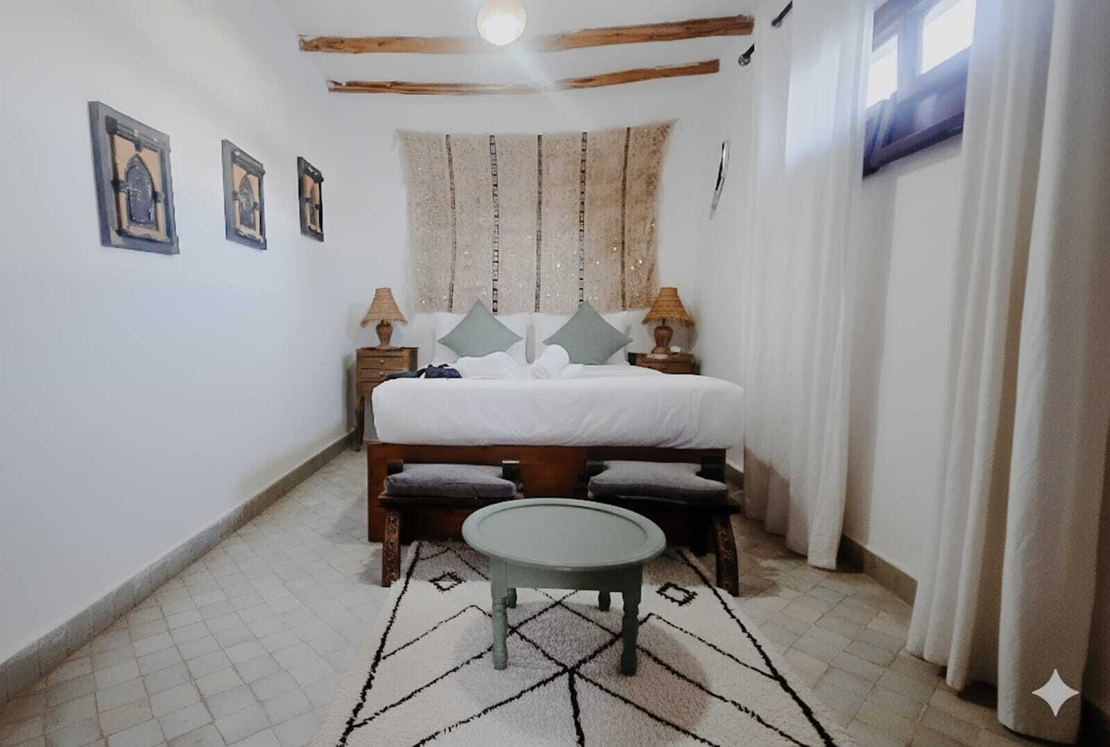 Caja de seguridad en la habitación, insonorización y wifi gratis 