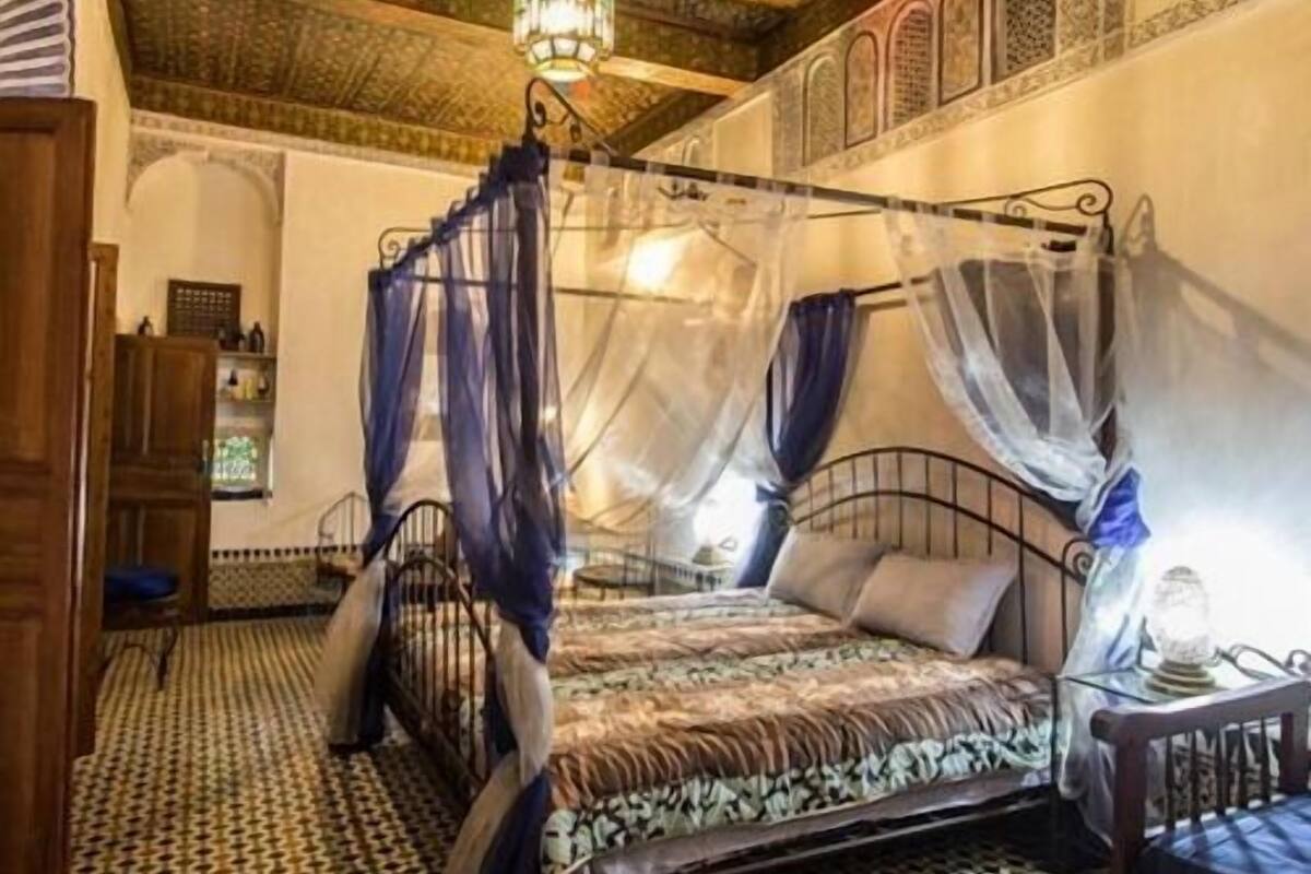 Standard Suite, Private Bathroom