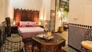 Deluxe Triple Room, Private Bathroom (Fassi Room)