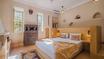 Chambre Yacout | Egyptian cotton sheets, premium bedding, minibar, soundproofing