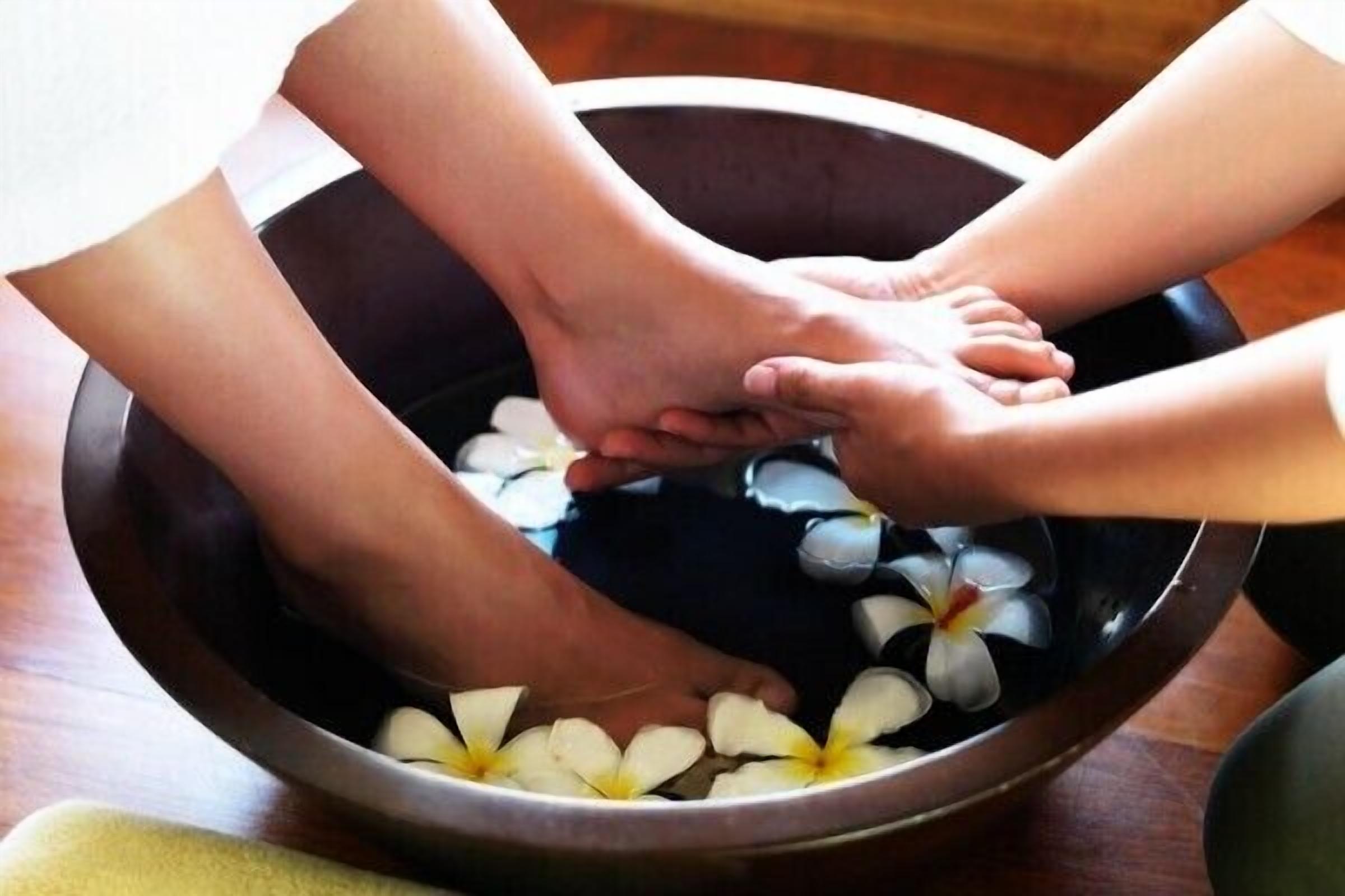 couples treatment room(s), facials, manicures and pedicures