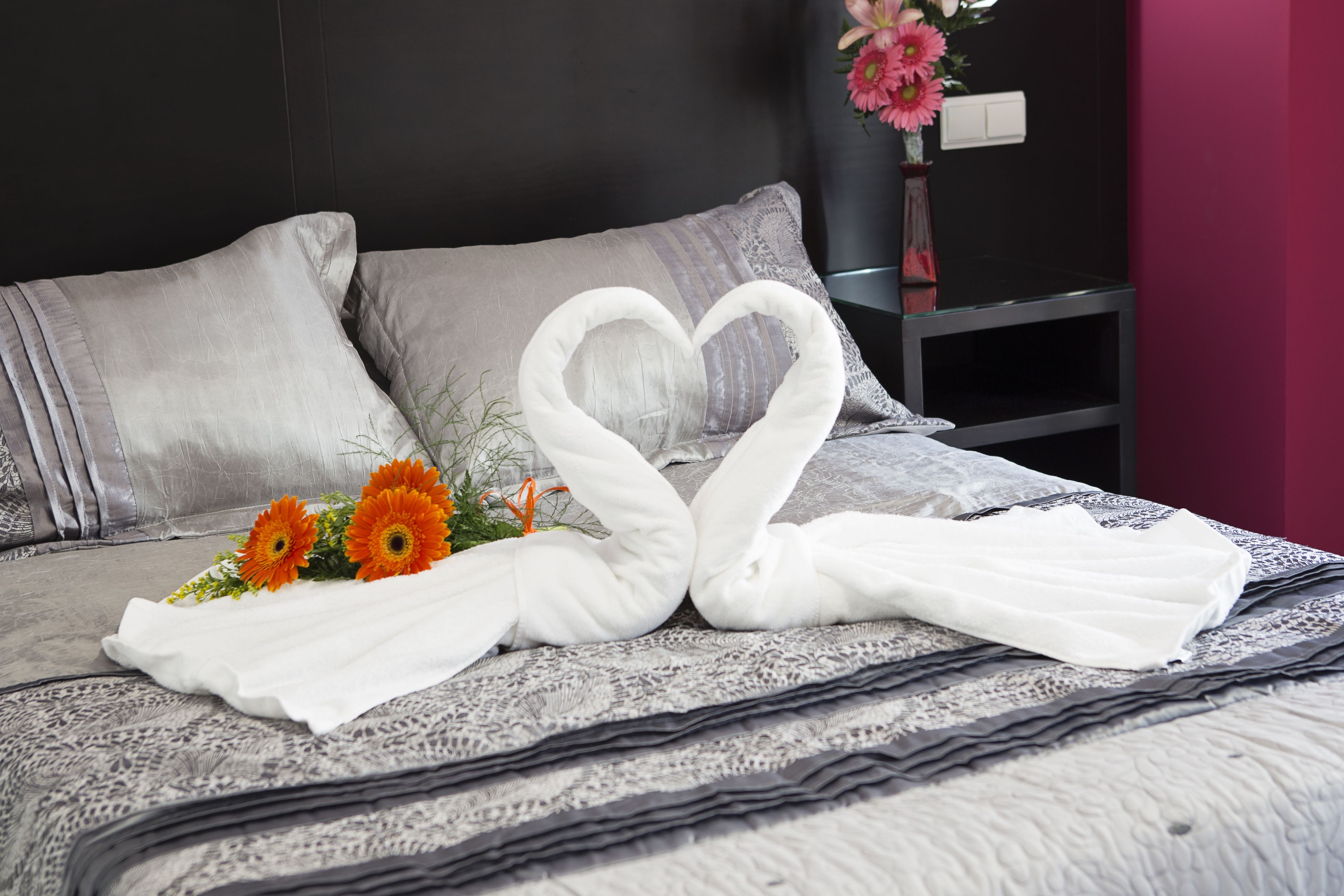 1 dormitorio, escritorio, sistema de insonorización y cunas (de pago)