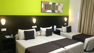 Kamar Triple | 1 kamar tidur, meja kerja, dan kedap suara