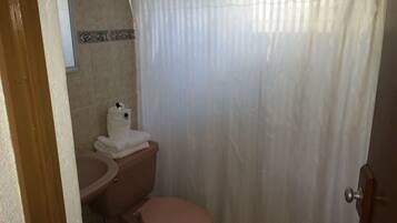 Double Room | Bathroom | Shower, free toiletries, towels