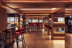 Bar (on property) - The Level at the Melia White House (London)