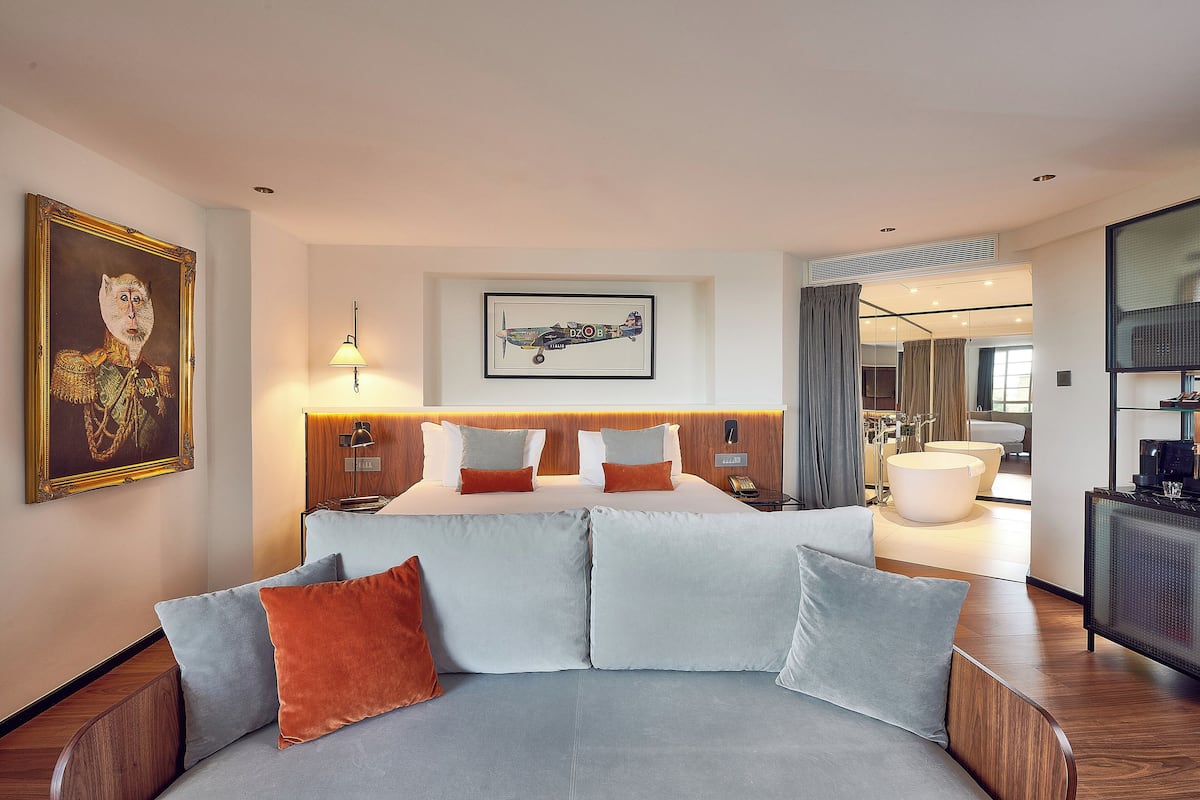 1 bedroom, premium bedding, minibar, in-room safe