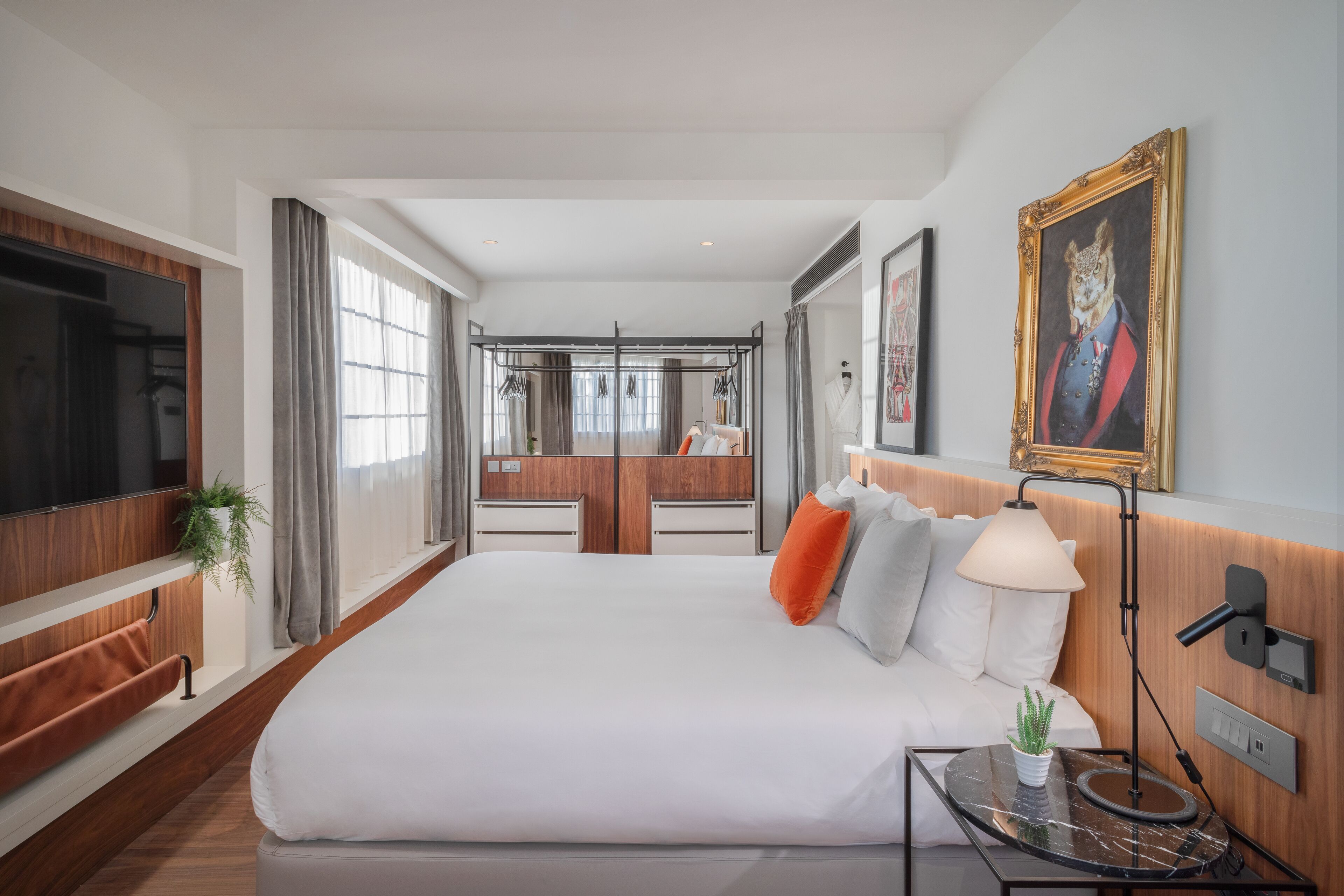 Premium bedding, in-room safe, desk, laptop workspace