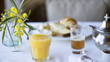 فطور أوروبي مجانًا يوميًا