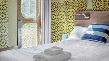 Family Room, Multiple Beds | Premium bedding, pillowtop beds, free WiFi, bed sheets