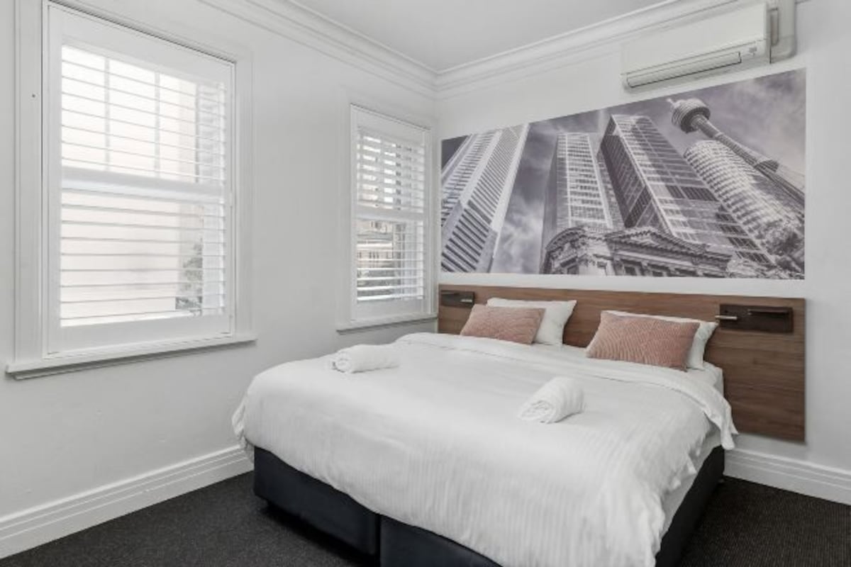 Literie de qualité, lit avec matelas à plateau-coussin
