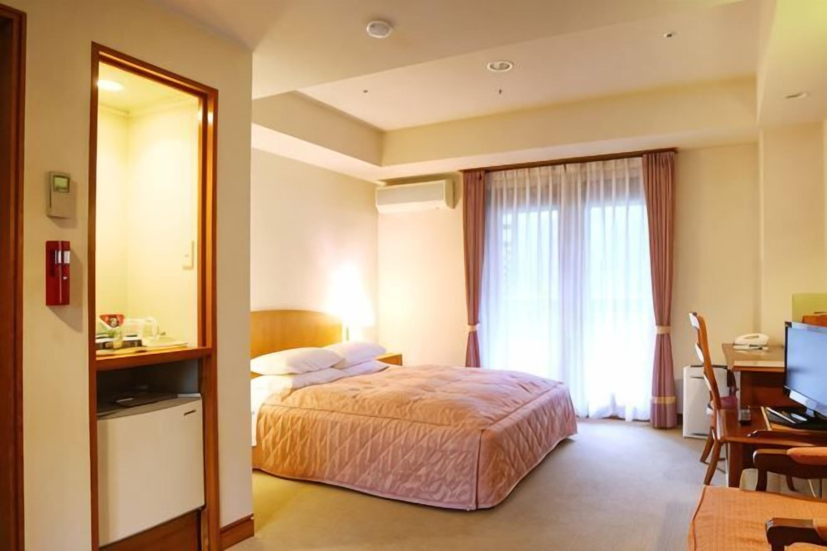 Minibar, desk, free WiFi, bed sheets