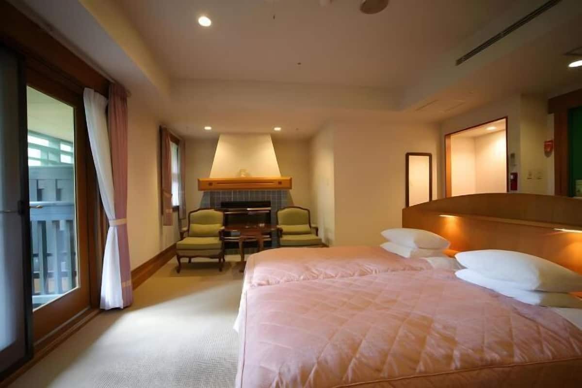 Minibar, escritorio, wifi gratis y ropa de cama